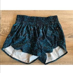 ❌SOLD❌ Lululemon Tracker Short Size 6 Black Blue